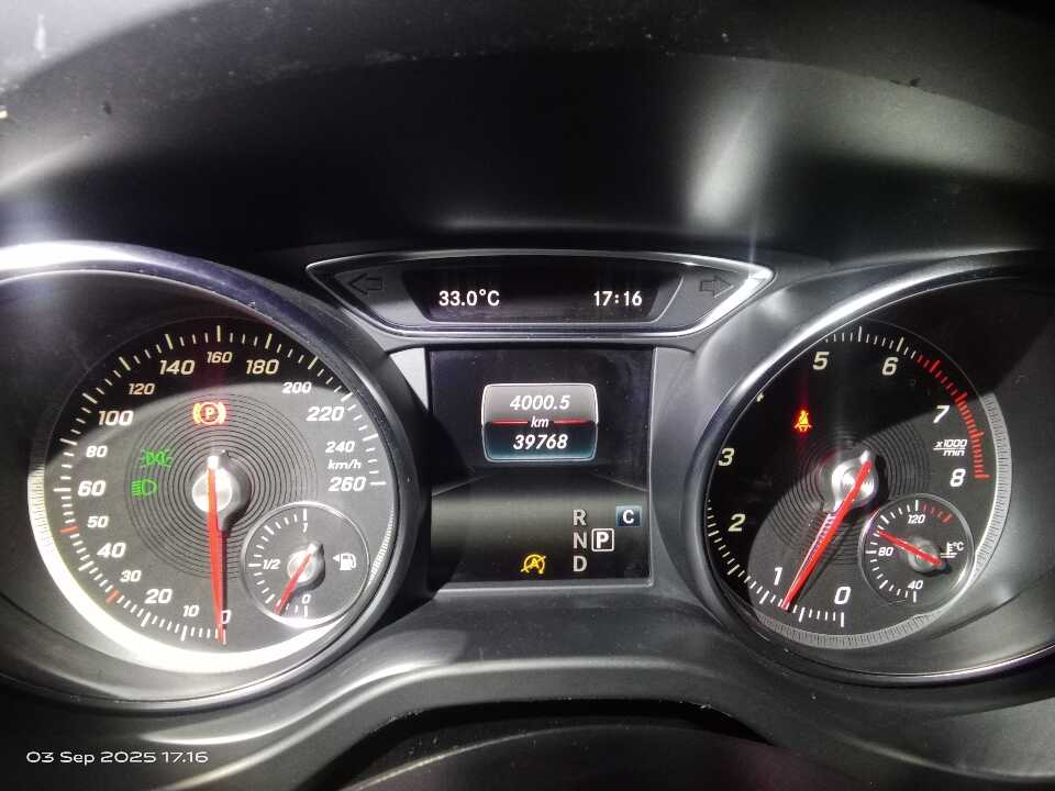 Foto Mobil Bekas Odometer Mercedes-Benz CLA200 1.6 tahun 2018