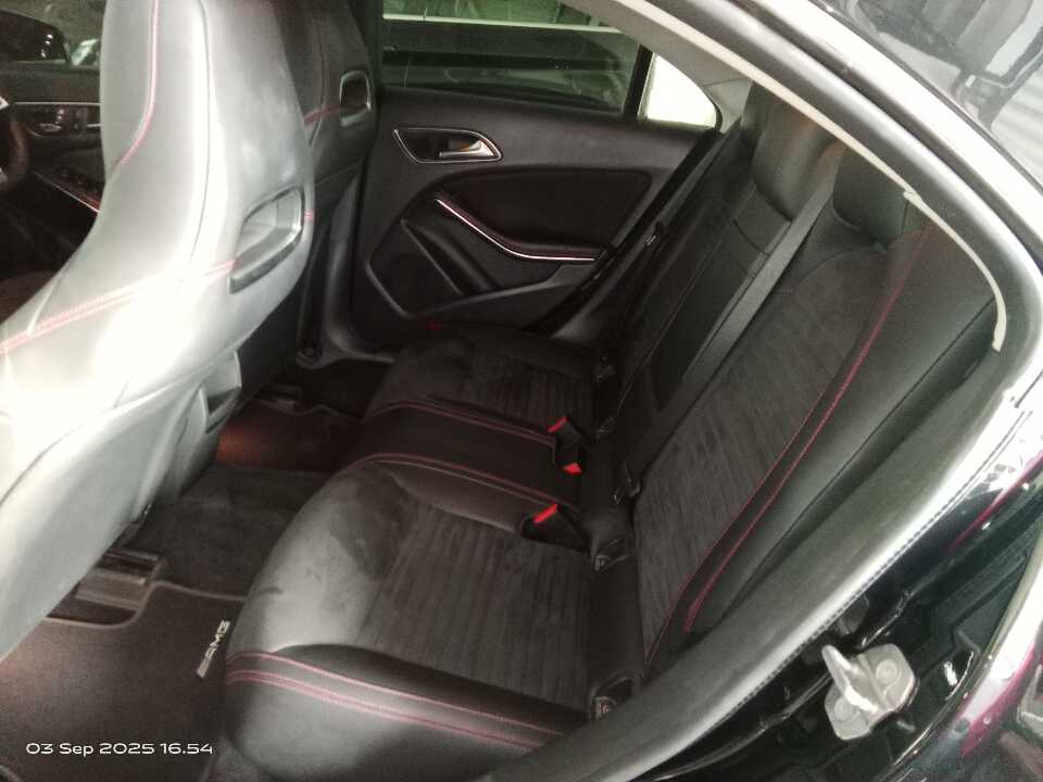 Foto Mobil Bekas Kabin Belakang Mercedes-Benz CLA200 1.6 tahun 2018