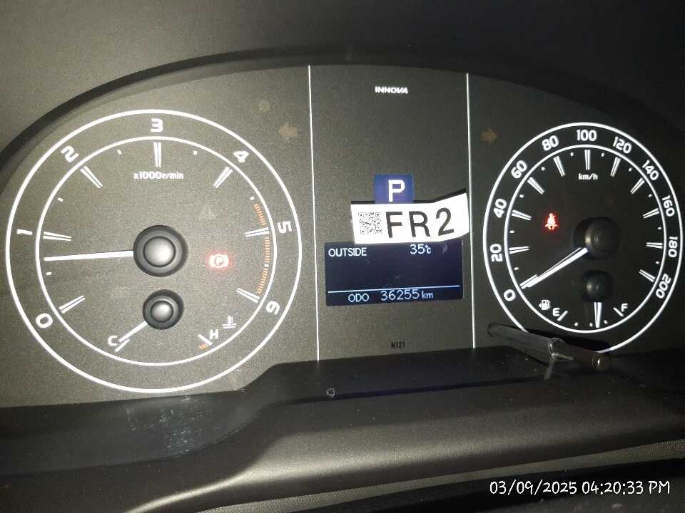 Foto Mobil Bekas Odometer Toyota Innova 2.4 G tahun 2024