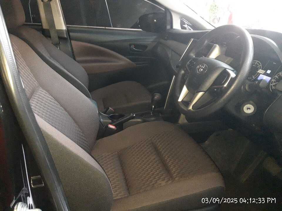 Foto Mobil Bekas Kabin Depan Toyota Innova 2.4 G tahun 2024