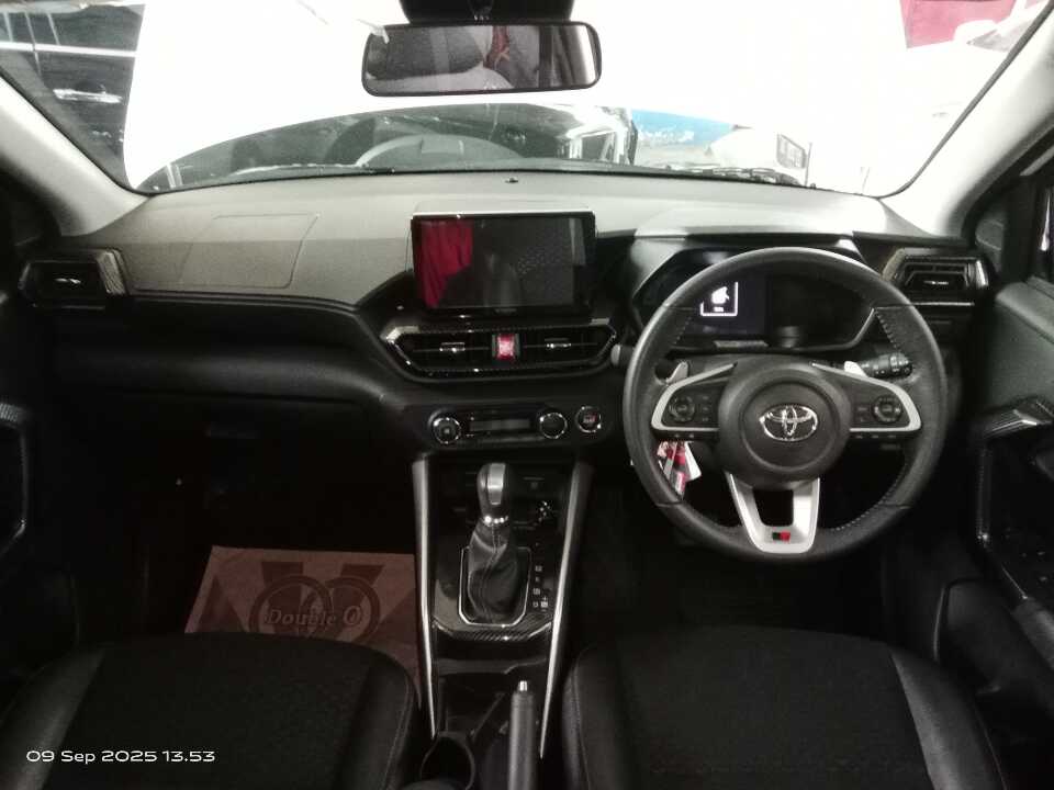 Foto Mobil Bekas Dashboard Toyota Raize 1.0 GR Sport TSS tahun 2022