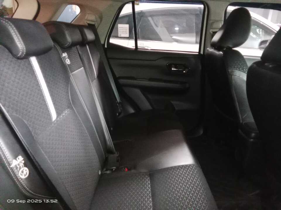 Foto Mobil Bekas Kabin Belakang Toyota Raize 1.0 GR Sport TSS tahun 2022