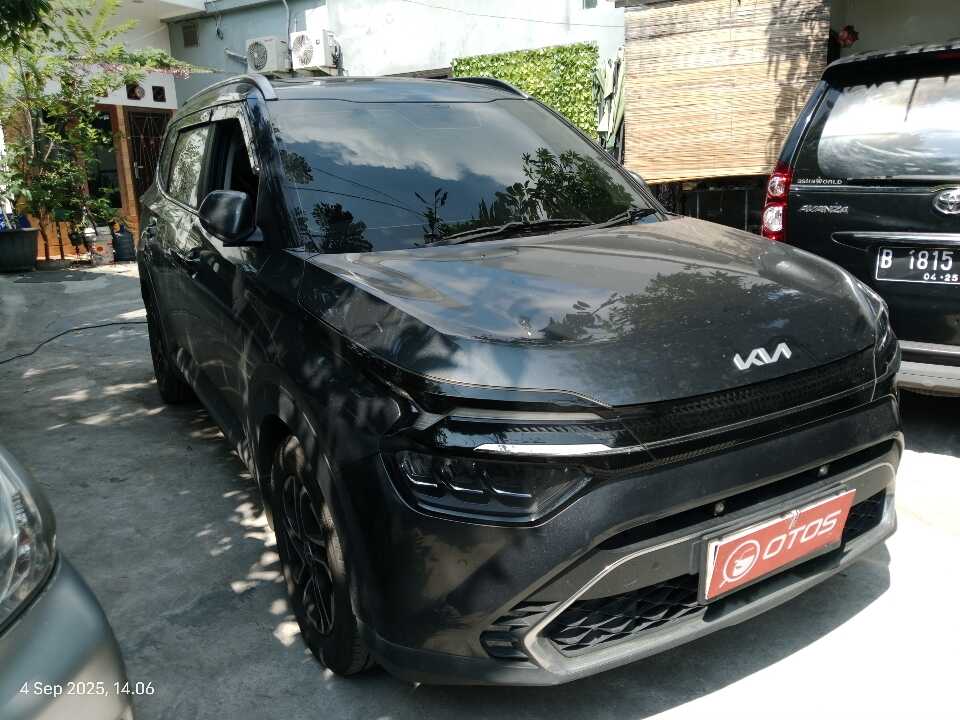 2022 KIA Carens 1.5 - Foto 1 dari 9