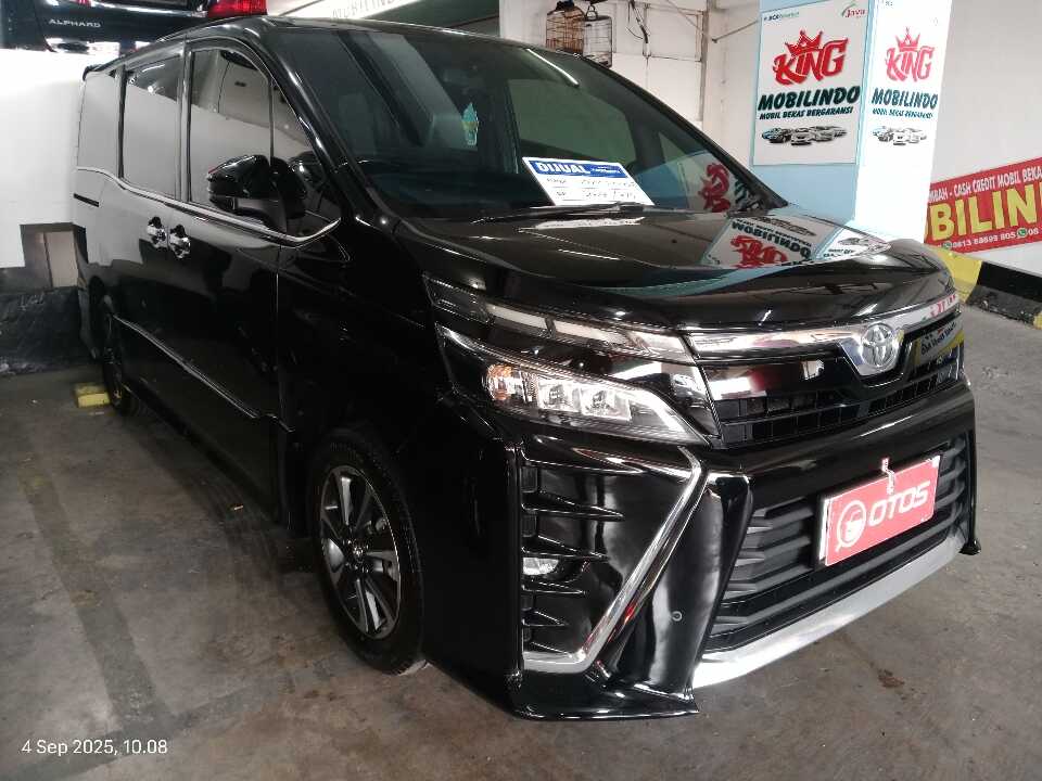 2018 Toyota Voxy 2.0 R80 - Foto 1 dari 6