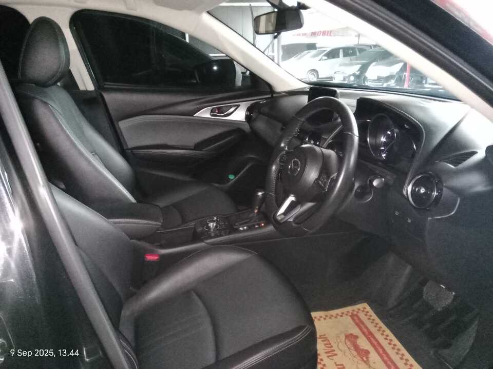 Foto Mobil Bekas Kabin Depan Mazda CX-3 2.0 Grand Touring tahun 2018