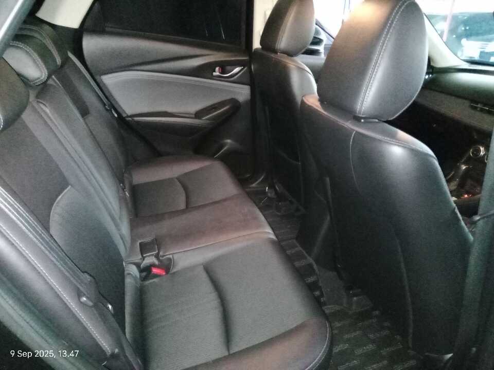 Foto Mobil Bekas Kabin Belakang Mazda CX-3 2.0 Grand Touring tahun 2018