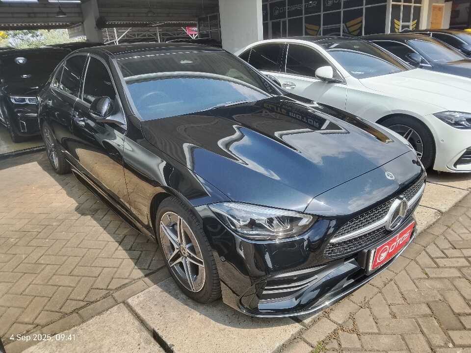 2023 Mercedes-Benz C300 2.0 AMG - Foto 1 dari 6