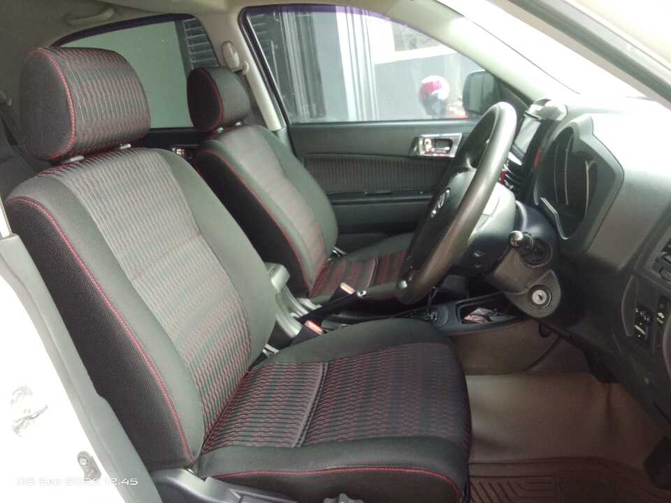 Foto Mobil Bekas Kabin Depan Daihatsu Terios 1.5 tahun 2017
