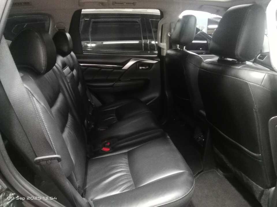 Foto Mobil Bekas Kabin Belakang Mitsubishi Pajero Sport 2.4 Dakar tahun 2022