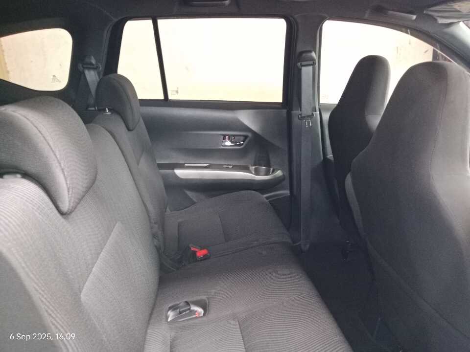 Foto Mobil Bekas Kabin Belakang Daihatsu Sigra 1.2 R tahun 2024