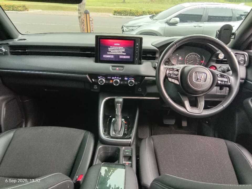Foto Mobil Bekas Dashboard Honda HR-V 1.5 SE tahun 2023