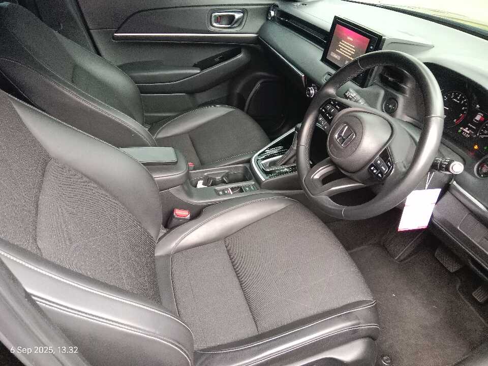 Foto Mobil Bekas Kabin Depan Honda HR-V 1.5 SE tahun 2023