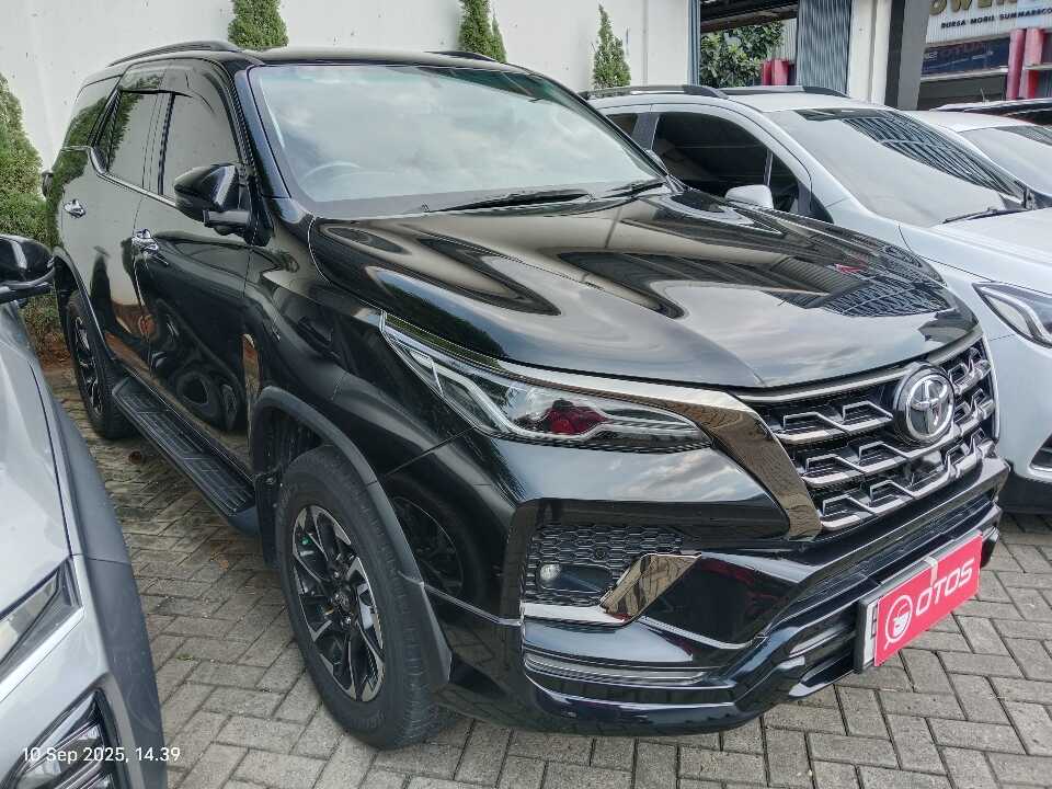 2022 Toyota Fortuner 2.8 4X2 VRZ - Foto 1 dari 6