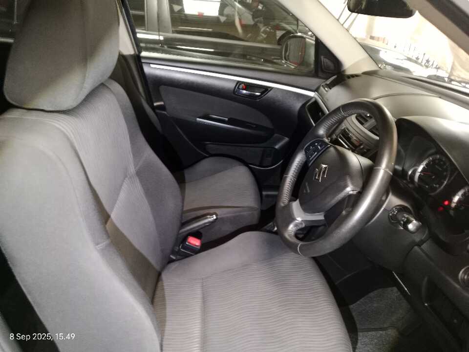 Foto Mobil Bekas Kabin Depan Suzuki Swift 1.4 GL tahun 2013