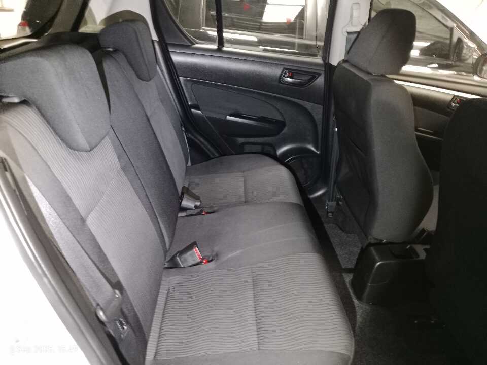Foto Mobil Bekas Kabin Belakang Suzuki Swift 1.4 GL tahun 2013