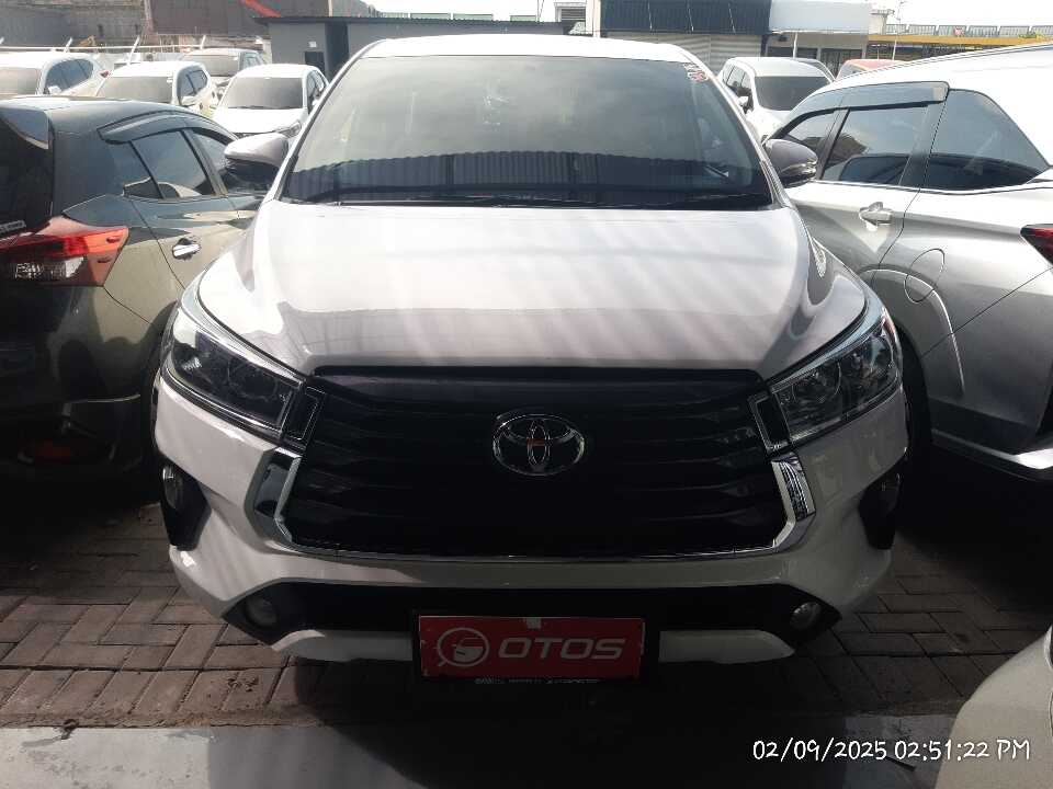 Foto Mobil Bekas Tampak Depan Toyota Innova 2.4 G tahun 2022