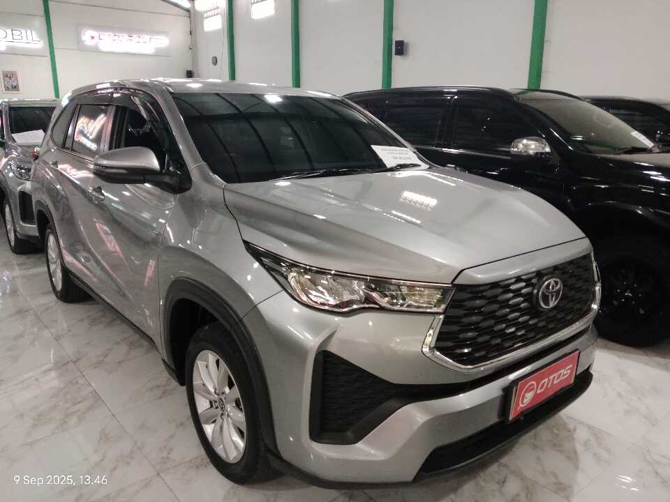 2022 Toyota Kijang Innova 2.0 Zenix V CVT - Foto 1 dari 6