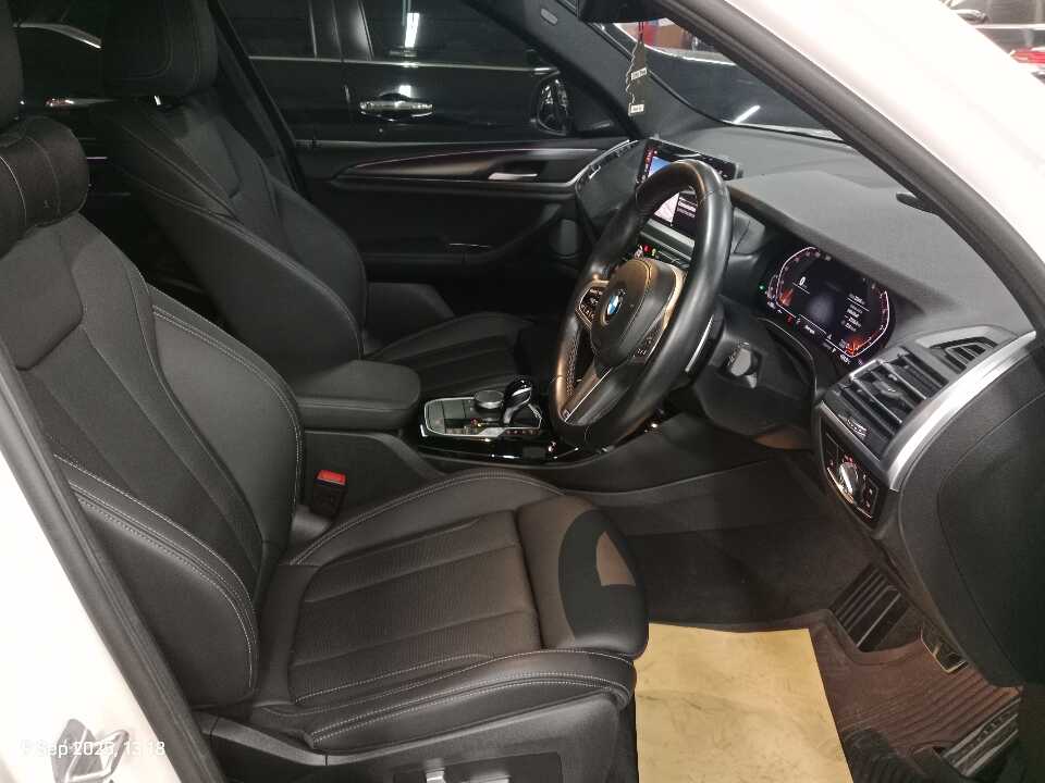 Foto Mobil Bekas Kabin Depan BMW X3 2.0 Xdrive30i tahun 2022
