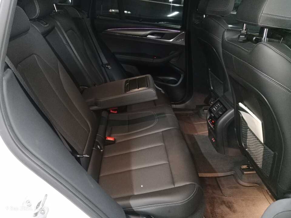 Foto Mobil Bekas Kabin Belakang BMW X3 2.0 Xdrive30i tahun 2022