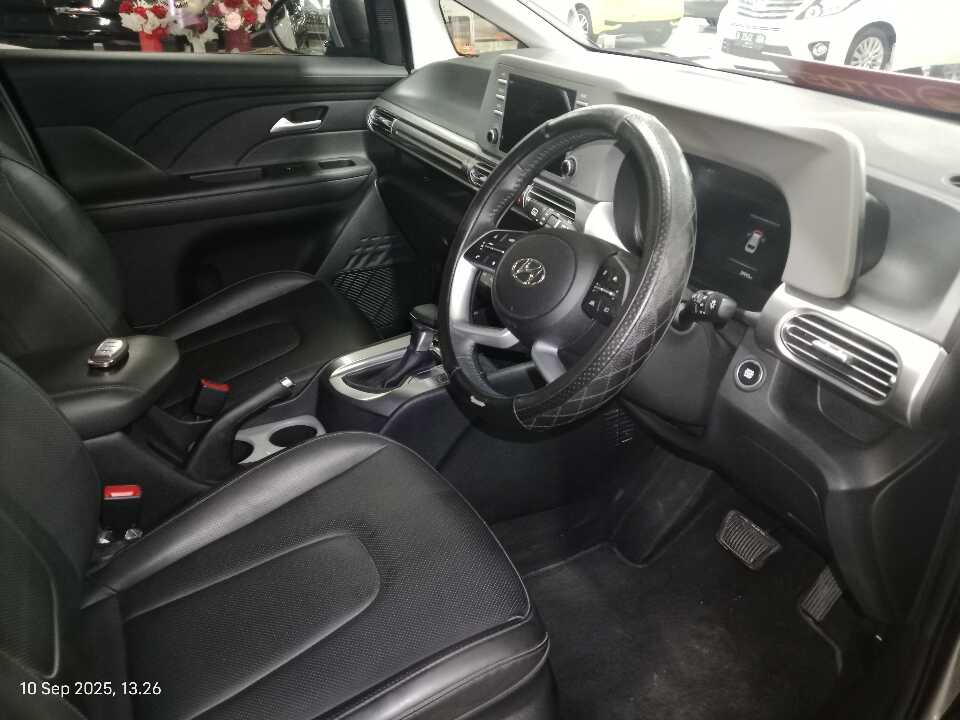 Foto Mobil Bekas Kabin Depan Hyundai Stargazer 1.5 Prime tahun 2023