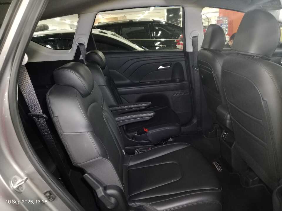 Foto Mobil Bekas Kabin Belakang Hyundai Stargazer 1.5 Prime tahun 2023