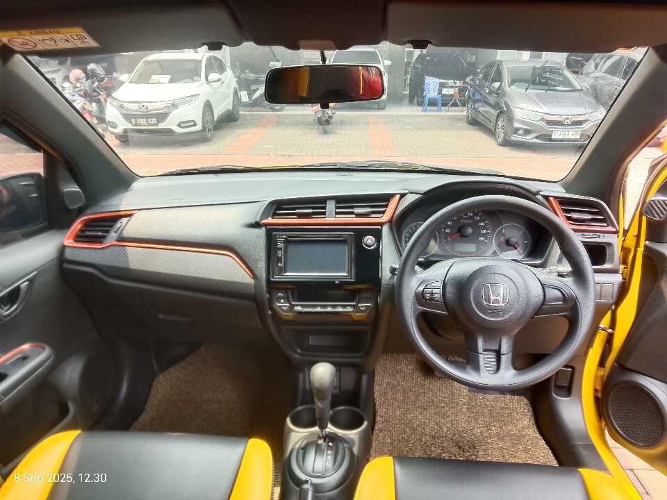 Foto Mobil Bekas Dashboard Honda Brio 1.2 RS tahun 2021
