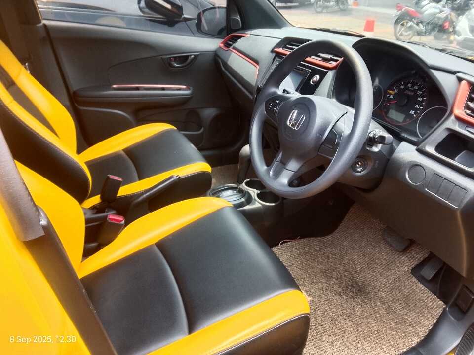 Foto Mobil Bekas Kabin Depan Honda Brio 1.2 RS tahun 2021