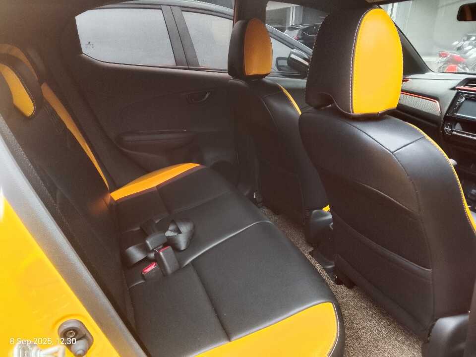 Foto Mobil Bekas Kabin Belakang Honda Brio 1.2 RS tahun 2021