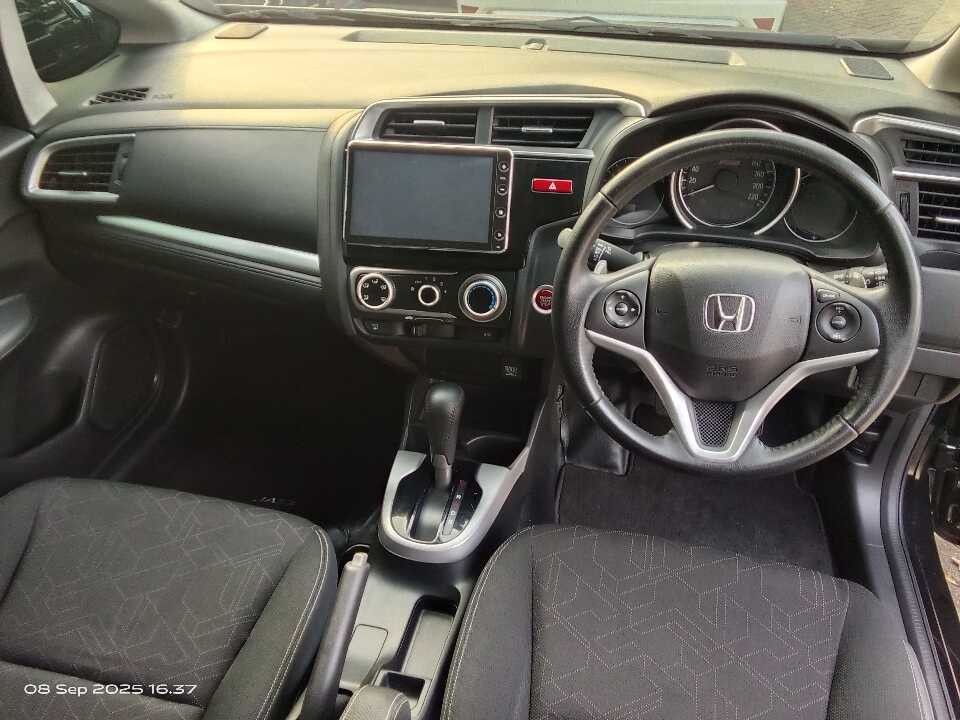 Foto Mobil Bekas Dashboard Honda Jazz 1.5 RS tahun 2017