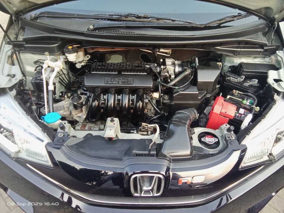 Foto Mobil Bekas Mesin Honda Jazz 1.5 RS tahun 2017