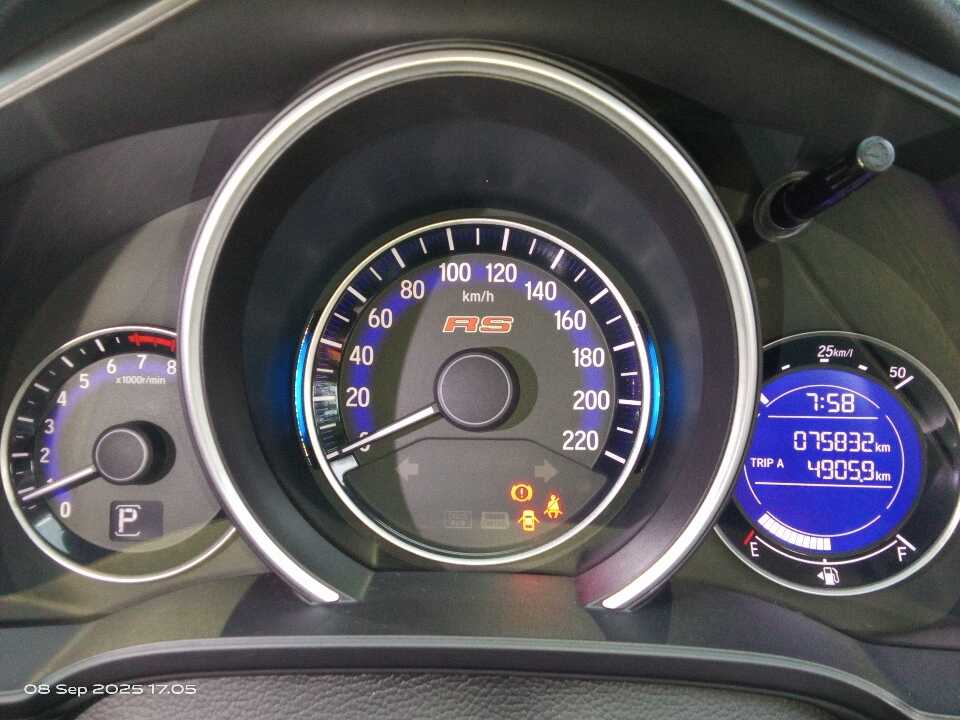 Foto Mobil Bekas Odometer Honda Jazz 1.5 RS tahun 2017