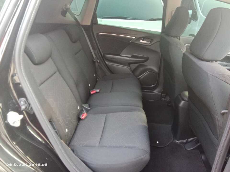 Foto Mobil Bekas Kabin Belakang Honda Jazz 1.5 RS tahun 2017