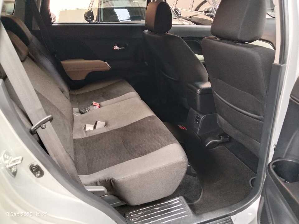 Foto Mobil Bekas Kabin Belakang Toyota Rush 1.5 S tahun 2022