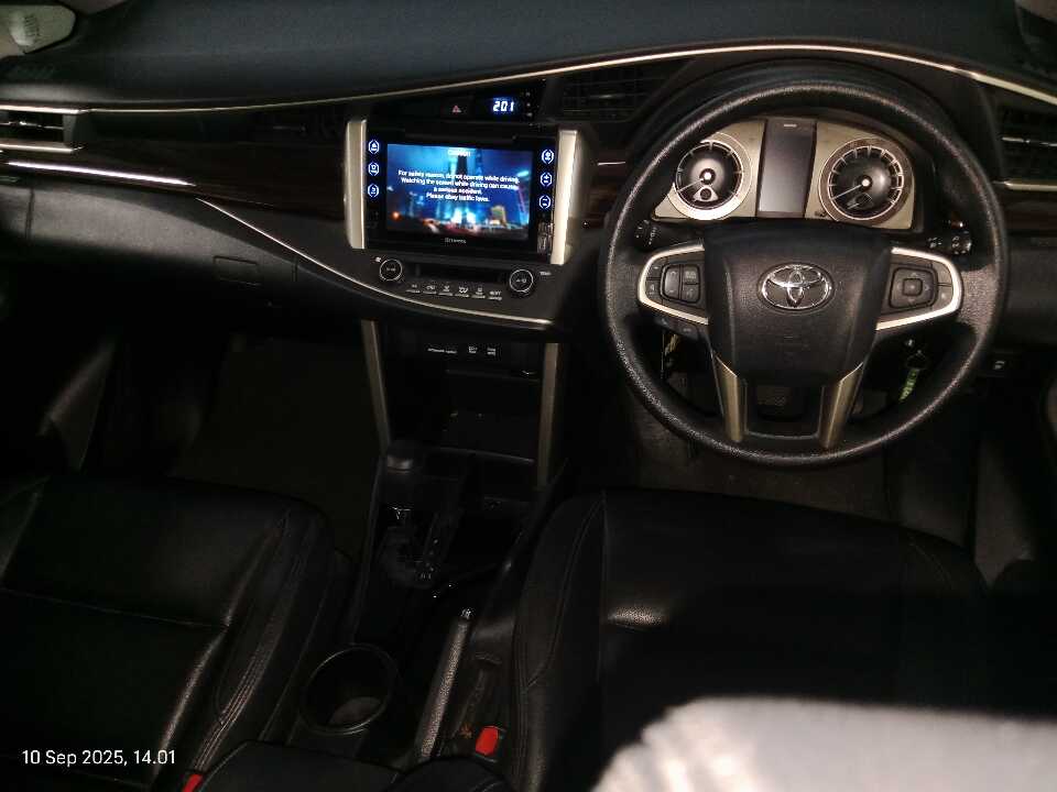 Foto Mobil Bekas Dashboard Toyota Innova 2.4 V tahun 2019
