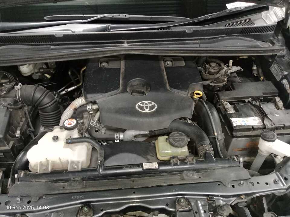 Foto Mobil Bekas Mesin Toyota Innova 2.4 V tahun 2019