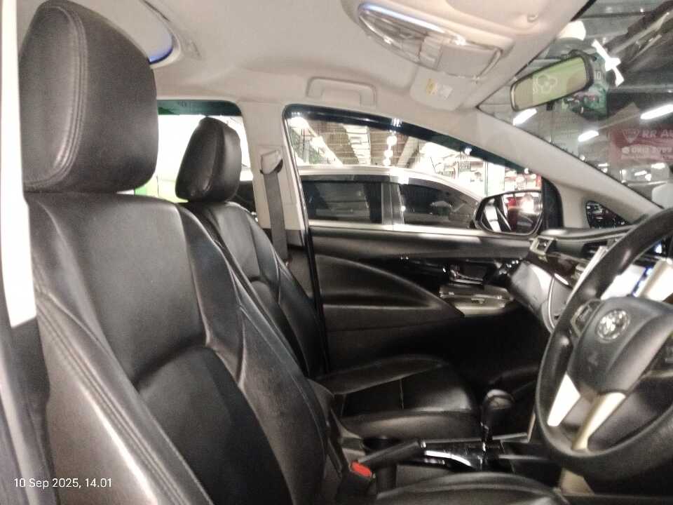 Foto Mobil Bekas Kabin Depan Toyota Innova 2.4 V tahun 2019