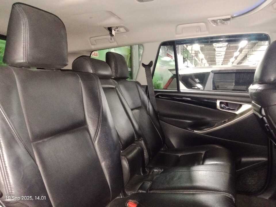 Foto Mobil Bekas Kabin Belakang Toyota Innova 2.4 V tahun 2019