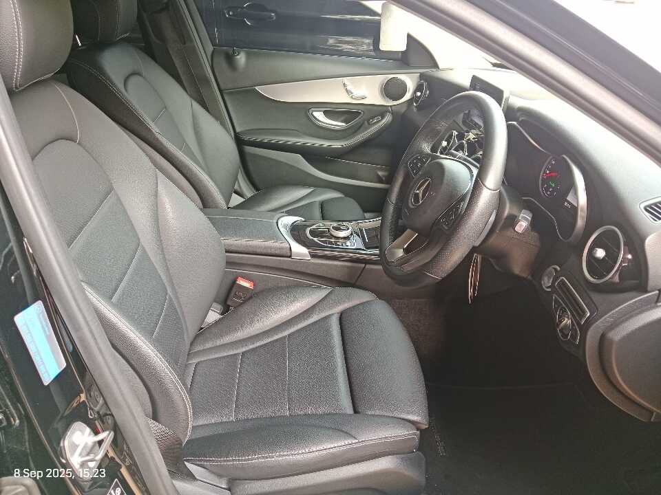 Foto Mobil Bekas Kabin Depan Mercedes-Benz C200 2.0 tahun 2017