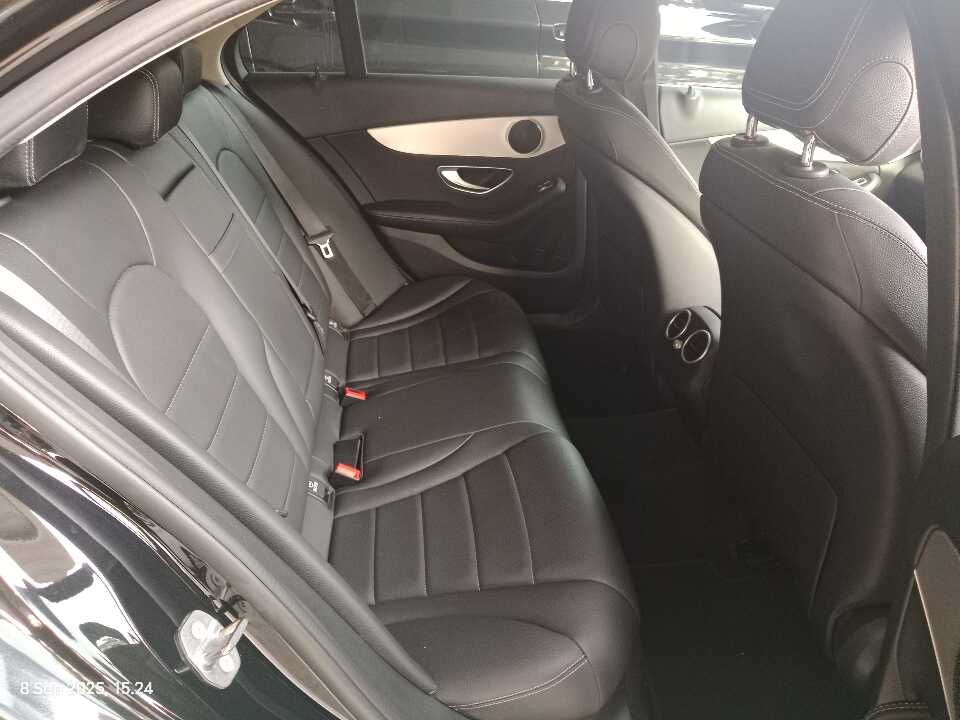 Foto Mobil Bekas Kabin Belakang Mercedes-Benz C200 2.0 tahun 2017