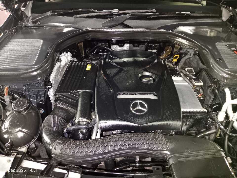 Foto Mobil Bekas Mesin Mercedes-Benz GLC250 2.0 tahun 2017