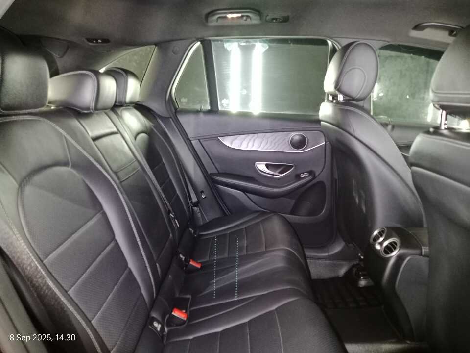 Foto Mobil Bekas Kabin Belakang Mercedes-Benz GLC250 2.0 tahun 2017