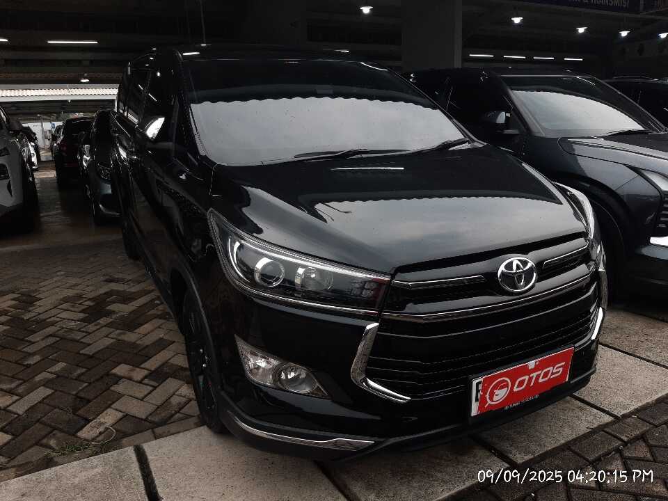 2020 Toyota Kijang Innova 2.4 Venturer - Foto 1 dari 6