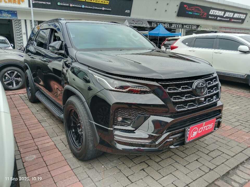 2022 Toyota Fortuner 2.8 4X2 VRZ - Foto 1 dari 6