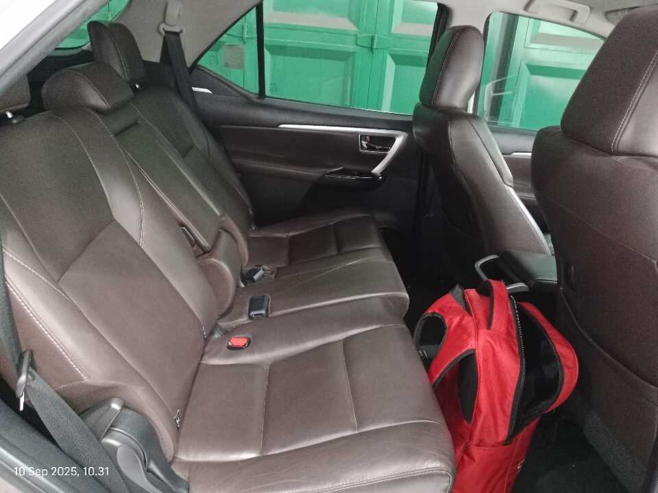 Foto Mobil Bekas Kabin Belakang Toyota Fortuner 2.4 4X2 VRZ tahun 2017