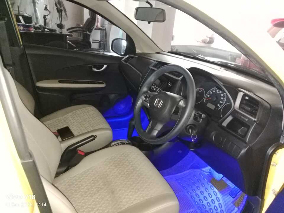 Foto Mobil Bekas Kabin Depan Honda Brio 1.2 Satya E tahun 2019