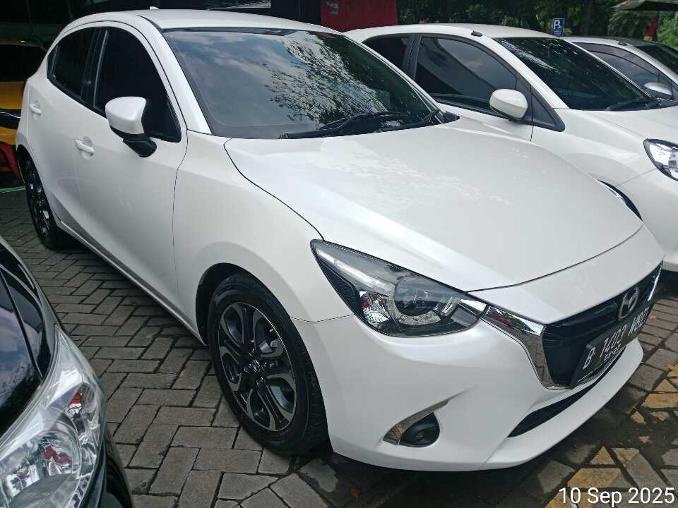 2017 Mazda 2 1.5 - Foto 1 dari 6