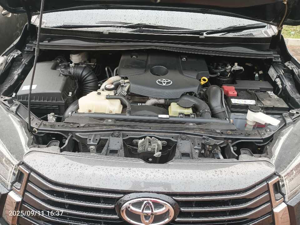 Foto Mobil Bekas Mesin Toyota Innova 2.4 Venturer tahun 2021
