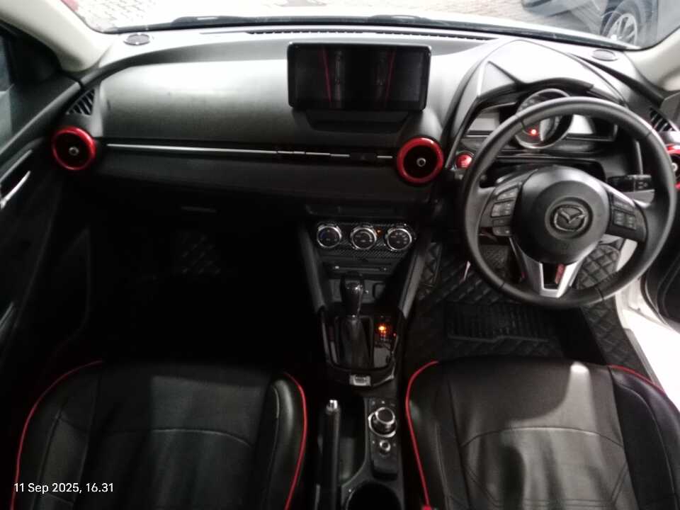 Foto Mobil Bekas Dashboard Mazda 2 1.5 Skyactiv tahun 2015