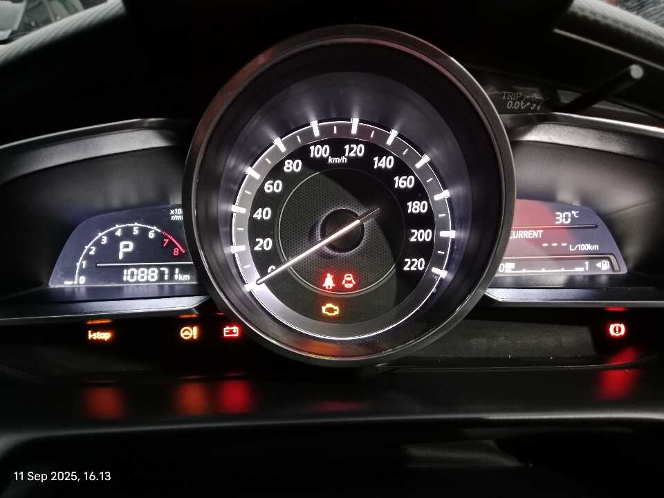 Foto Mobil Bekas Odometer Mazda 2 1.5 Skyactiv tahun 2015