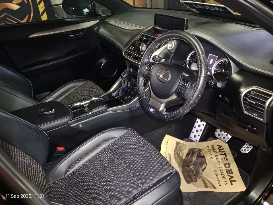 Foto Mobil Bekas Kabin Depan Lexus NX 300 2.0 F-Sport tahun 2019
